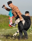 我手扶红墙拍照片 扭头我还是帅哥 Picture Gallery 306 275 Image